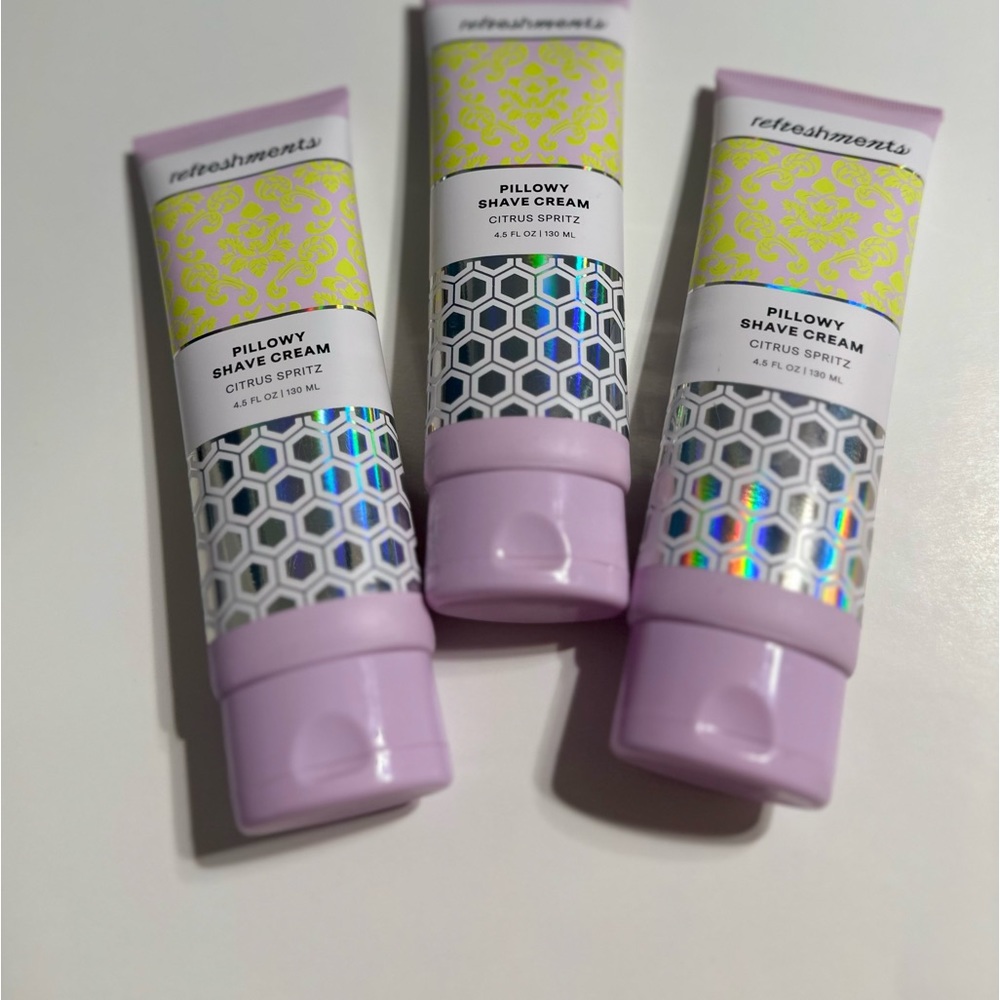 3 Pillowy shave cream / refreshments